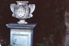 Annesley_-_Churchyard_old_urn_in_-_colour_1985
