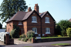 Aspley_Hall_-_Aspley_Hall_Cottages_Aspley_Lane_where_the_estate_workers_lived_1997.__Colour