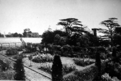 Aspley_Hall_-_rose_garden_1925