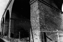 Awsworth_-_Viaduct_-_further_diagonal_view_of_some_arches_in_close-up