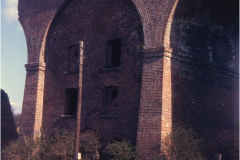 Awsworth_-_Viaduct_-_the_building_in_the_partly_demolished_viaduct_April_1973