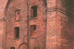Awsworth_-_Viaduct_-_the_house_in_the_archway_1972.__Colour