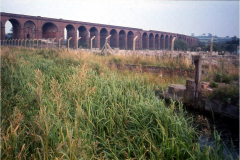 Awsworth_-_Viaduct_built_1871_in_background_with_as_yet_unrestored_Erewash_Canal_in_foreground_1960s