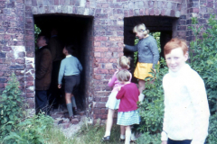 Awsworth_-_Viaduct_built_1871_with_family_entering_arch_doorway_1960s