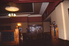 Basford_-_Basford_Hall_-_Interior_entrance_hall_1998_colour