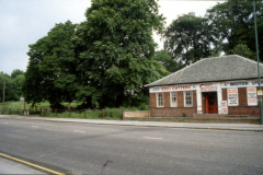 Basford_-_Basford_Hall_-_lodge_at_front_entrance_ex-boys_club_building_Cinderhill_Rd_1998_colour
