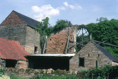 Beauvale_Priory_-_Church_nave_from_the_south_July_1996