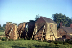 Beauvale_Priory_-_General_view_Priors_house_and_supported_ruined_walls