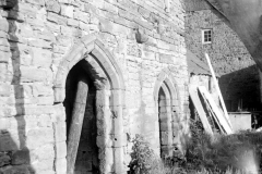 Beauvale_Priory_-_Priors_House_doorways_on_the_ground_floor_bw