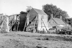 Beauvale_Priory_-_Priors_house_and_supported_ruined_walls