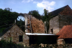 Beauvale_Priory_-_Priors_house_the_rear_of___wall_of_Priory_church_looking_north_1996._Colour