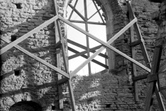 Beauvale_Priory_-_window_south__remains_of