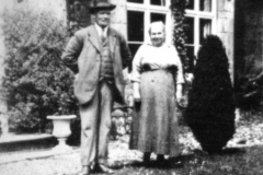 Broxtowe_-_Broxtowe_Hall_-_Charles__Mary_Jane_Bramley_outside_front_in_c_1925