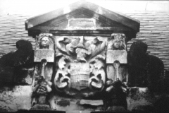 Broxtowe_-_Broxtowe_Hall_-_Coat_of_Arms_over_main_door_-_Smith_family