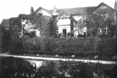 Broxtowe_-_Broxtowe_Hall_-_from_behind_the_hedge_looking_across_Broxtowe_Lane_c_1920