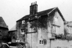 Broxtowe_-_Broxtowe_Hall_-_south_west_side_and_yard_with_a_car_c_1919_newspaper_print