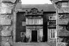 Broxtowe_-_Broxtowe_Hall_-_the_main_entrance_seen_through_the_arch_1925