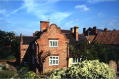 Bulwell_-_Strelley_House_built_1667_from_Market_Place_bypass_1994.__Colour