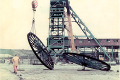 Cinderhill_-_Babbington_Colliery_1989_-_Dismantled_wheels_by_Number_4_headgear_during_demolition