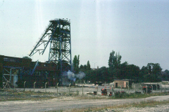 Cinderhill_-_Babbington_Colliery_Number_4_headstock_being_demolished_1989