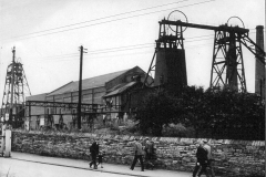 Cinderhill_-_Babbington_Colliery_men_going_to_work_in_the_colliery_1948