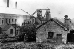 Cinderhill_-_Babbington_colliery_numbers_1__2_shafts_c1920