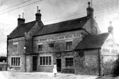 Cinderhill_-_Broxtowe_Inn_in_1934_with_Ivy_Deller_wife_of_Tom_2nd_husband_landlord_from_1934-44.