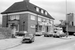 Cinderhill_-_Colliers_Arms_public_house_from_the_south-east_1978