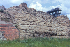 Cinderhill_-_limestone_bluff_showing_post_holes_from_old_Colliers_Arms_pub_Babbington_Colliery_1980