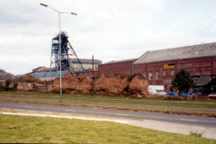 Cinderhill_-_sandstone_bluff__Babbington_Colliery_July_1983