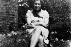 Farms_-_Assarts_Farm_Nuthall_Edith_Toulson_in_c1941_aged_about_17_in_front_garden.