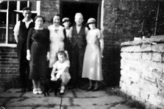 Farms_-_Assarts_Farm_Nuthall_Family_outside_front_door.__Mr_Toulson_with_his_sisters_on_either_side.__Child_-_Edith_Toulson_c1931